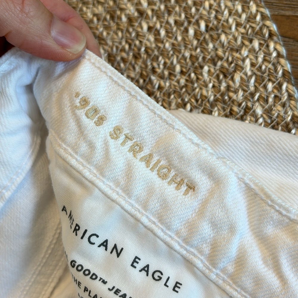 American Eagle White 90s Straight Distressed Jean Size 2 - Picture 2 of 7
